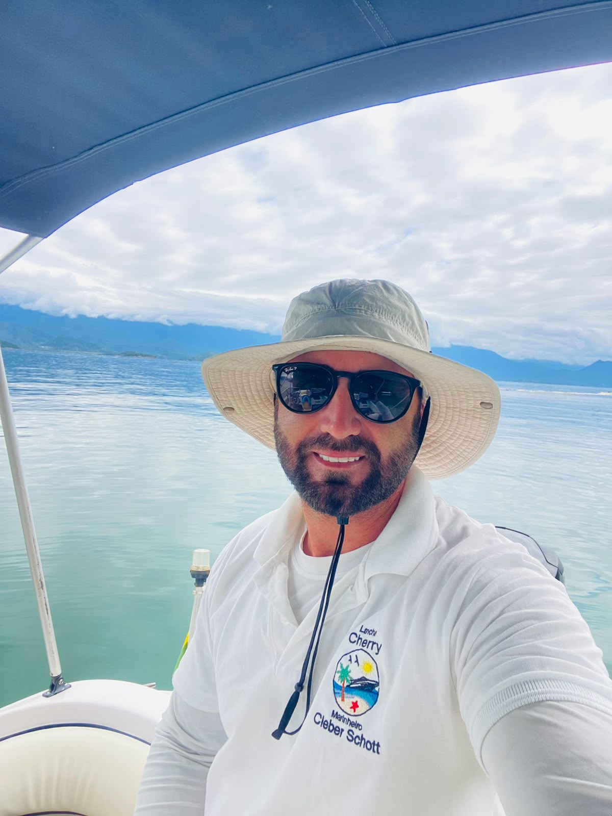 Passeio de lancha privativo em Paraty