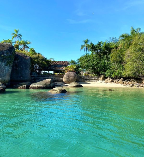 Ilha da sapeca Paraty passeio privativo de lancha