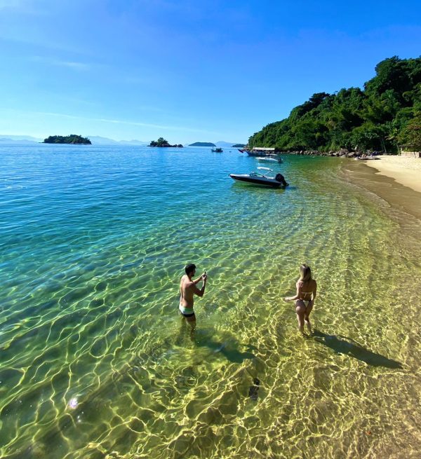 Lancha exclusiva para casal em Paraty rj