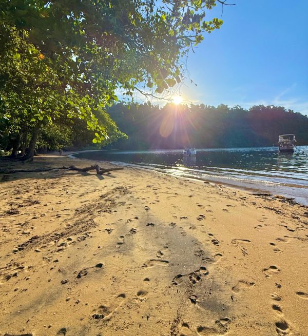 praia-do-amir-klink-em-paraty-lancha-exclusiva.jpg