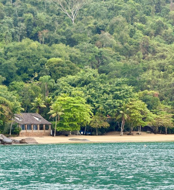 Passeio-privativo-de-lancha-praia-da-lula-paraty-rj.jpg