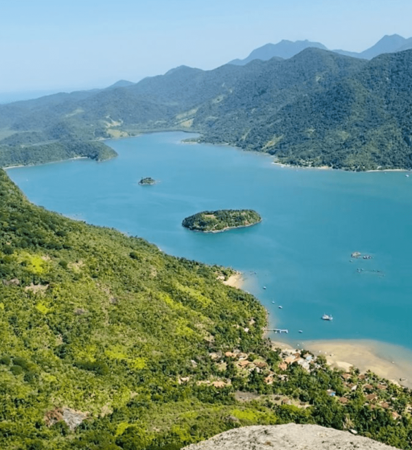 Passeio de lancha Pico do Pão de açucar no mamangua
